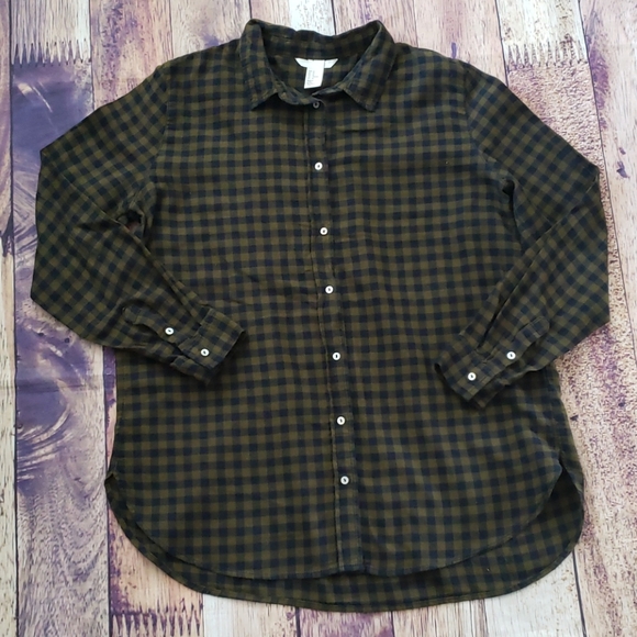 H&M Tops - H&M Gingham Pattern Button up